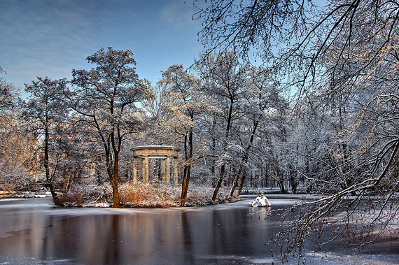 Pavillon im Wintersonnenlicht – Abtnaundorfer Park © Andreas R.